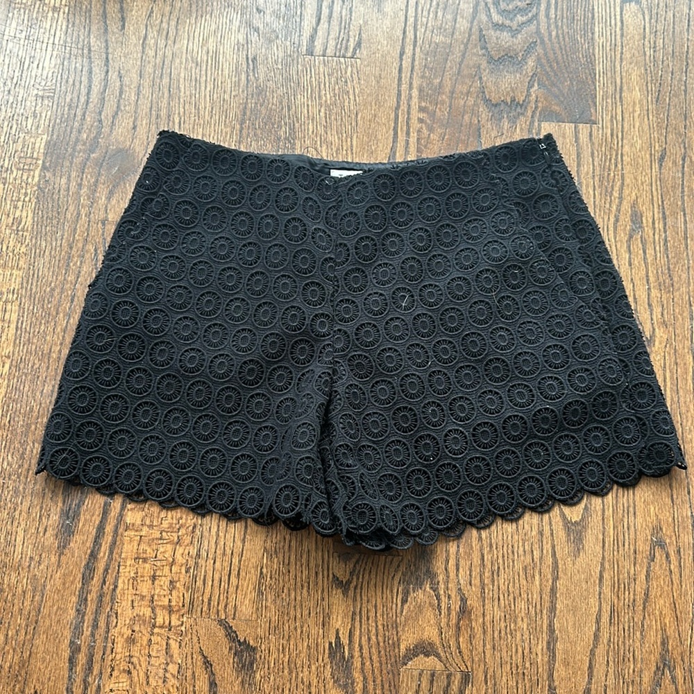 Trina Turk Black Lace Scalloped Hem Shorts EUC